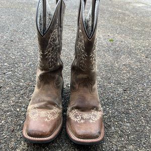Woman’s Light-Brown Laredo Square-toed Boots 7.5